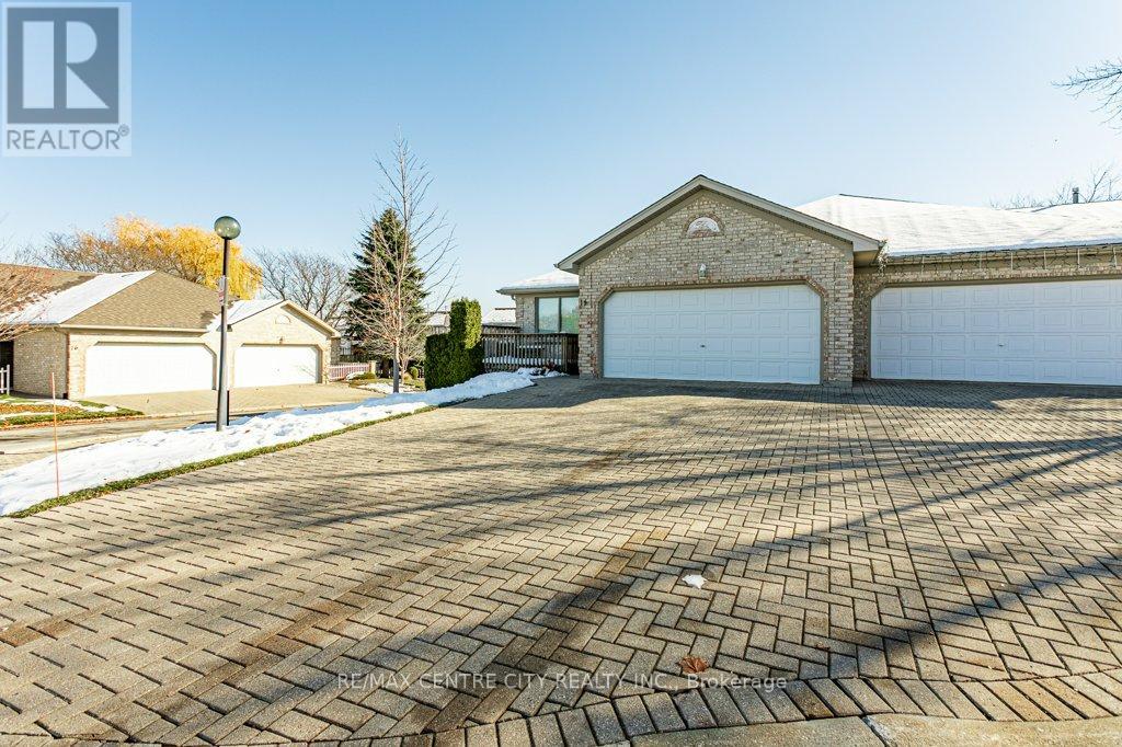 18 - 825 Shelborne Street, London South, Ontario  N5Z 5B7 - Photo 2 - X12567232