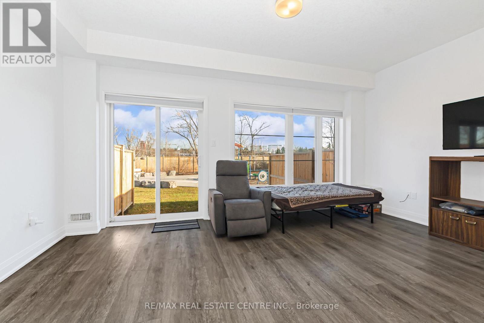 55 - 33 Steele Crescent, Guelph, Ontario  N1E 0S7 - Photo 18 - X12567086