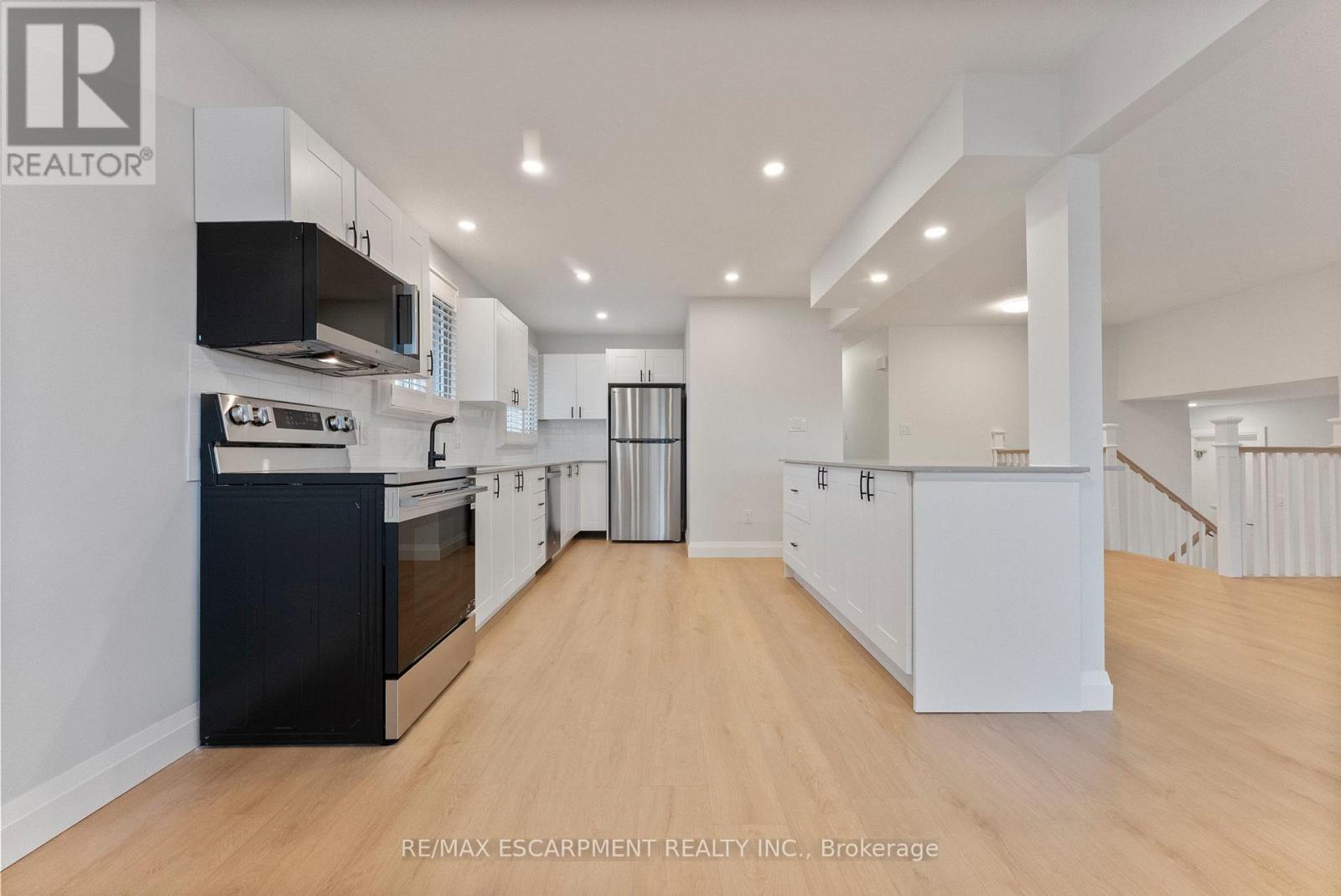 11 Marcella Crescent, Hamilton, Ontario  L8K 6E9 - Photo 10 - X12567090