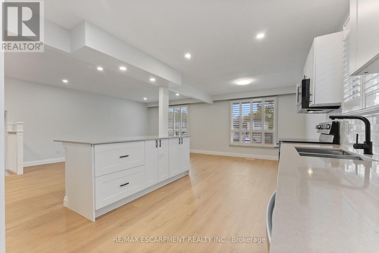 11 Marcella Crescent, Hamilton, Ontario  L8K 6E9 - Photo 11 - X12567090