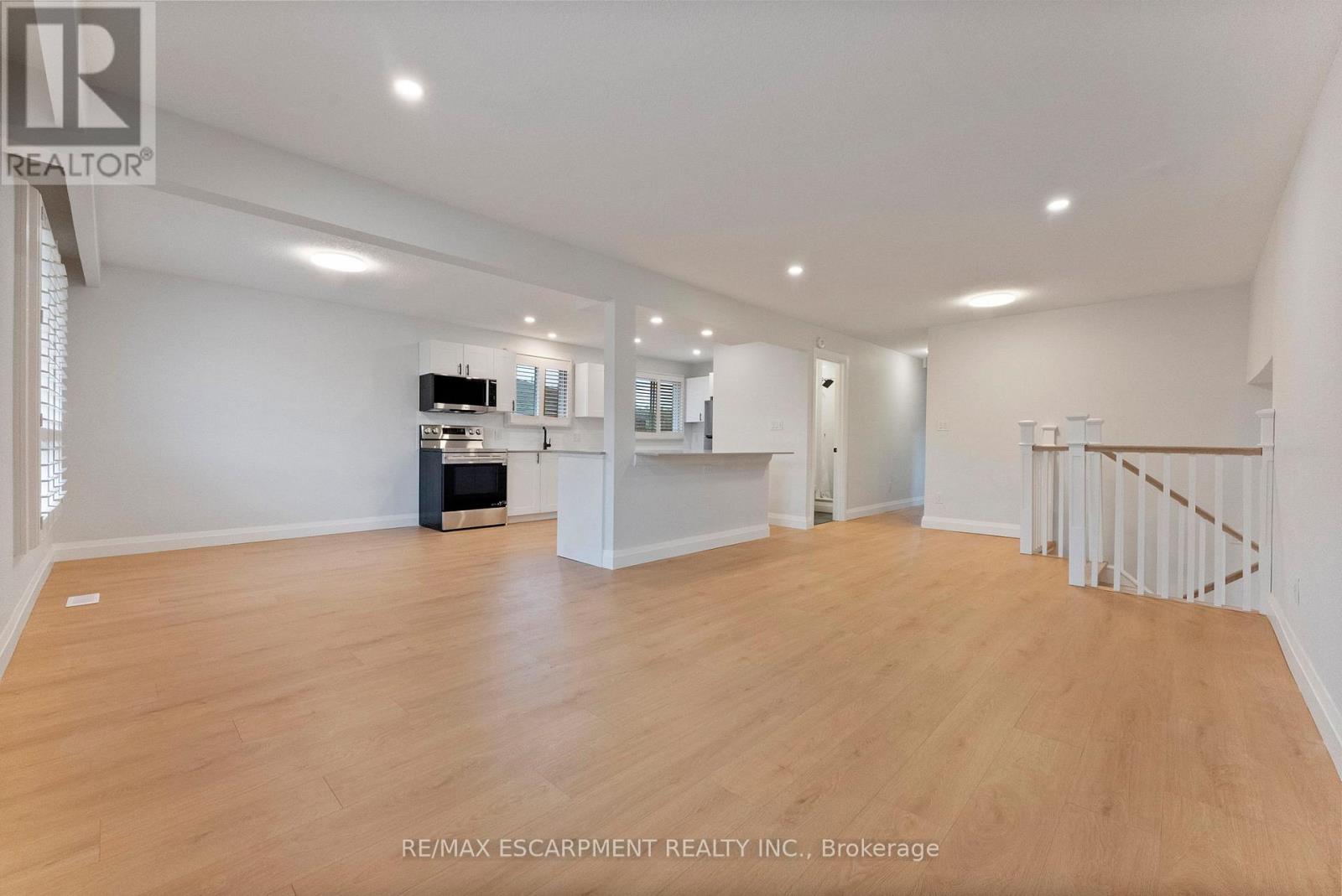 11 Marcella Crescent, Hamilton, Ontario  L8K 6E9 - Photo 12 - X12567090