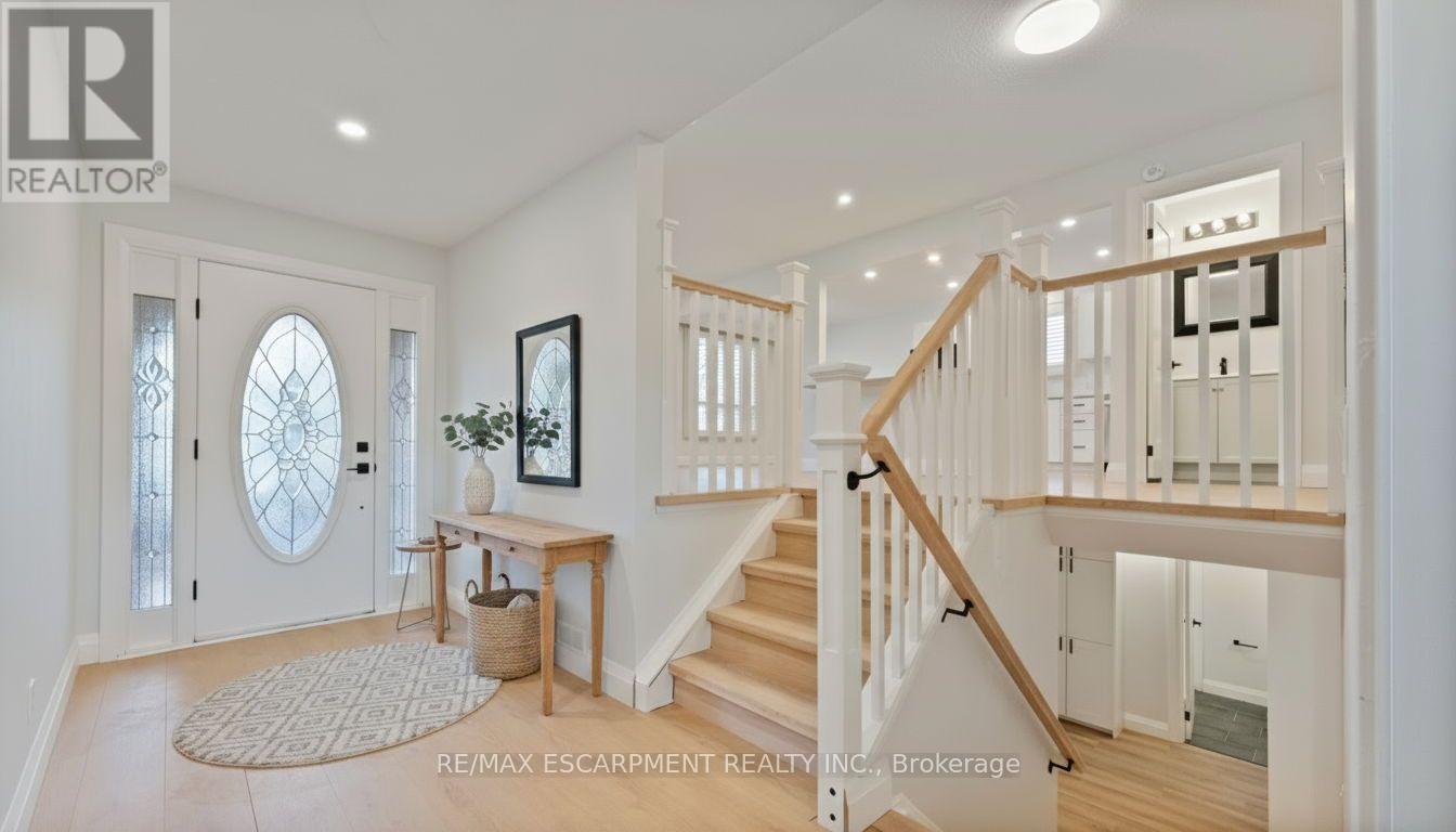 11 Marcella Crescent, Hamilton, Ontario  L8K 6E9 - Photo 6 - X12567090