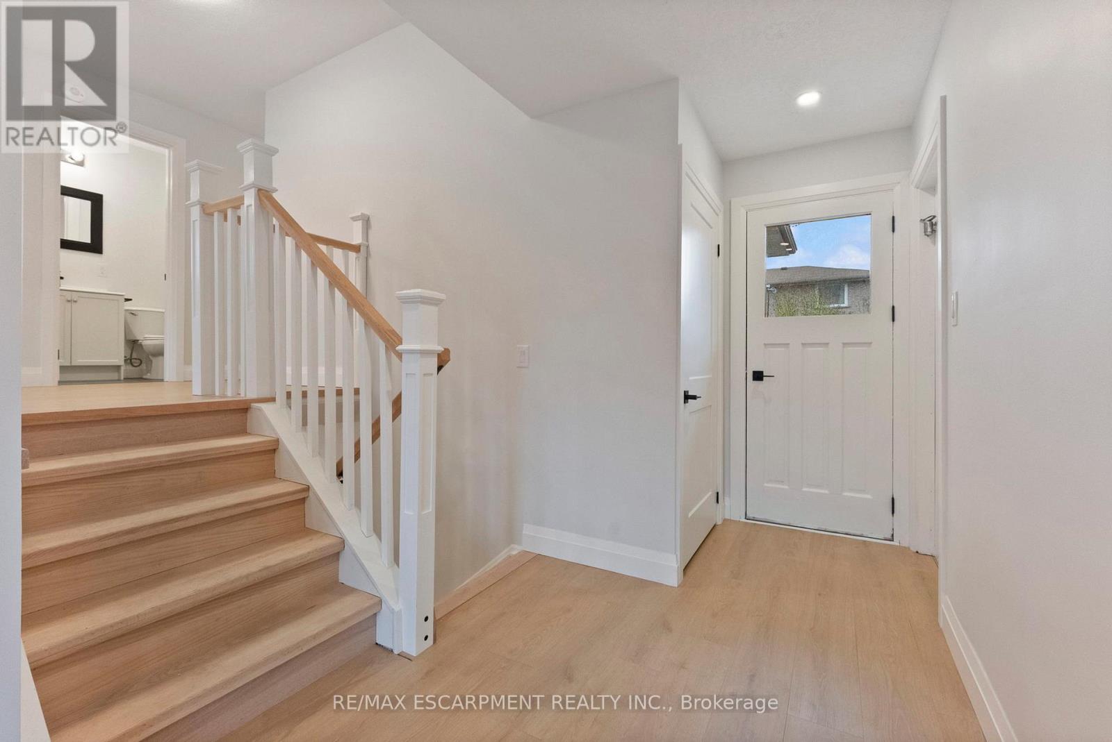 11 Marcella Crescent, Hamilton, Ontario  L8K 6E9 - Photo 7 - X12567090