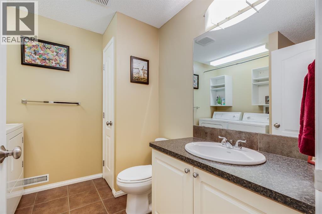 1808 Meadowbrook Gate Se, Airdrie, Alberta  T4A 2B4 - Photo 27 - A2269704