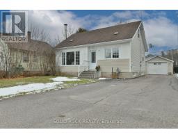 51 BARNET BOULEVARD, Renfrew, Ontario