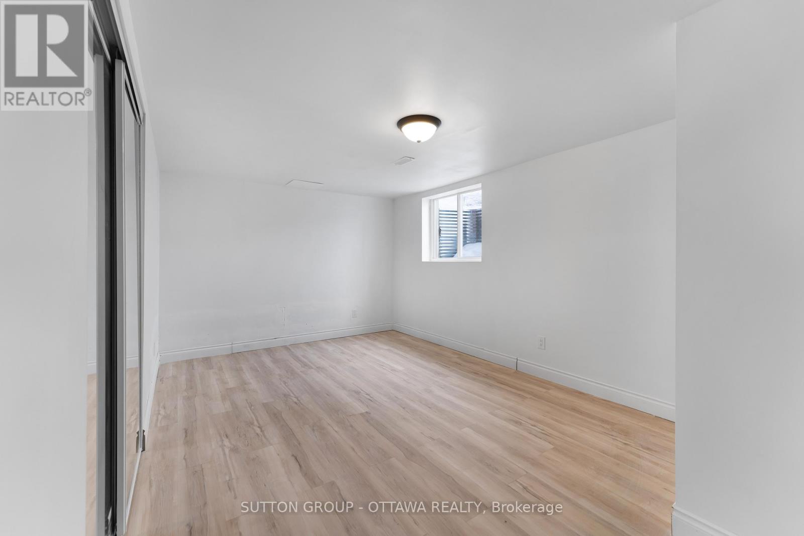 B - 20 Dundegan Drive, Ottawa, Ontario  K2L 1P8 - Photo 11 - X12567216