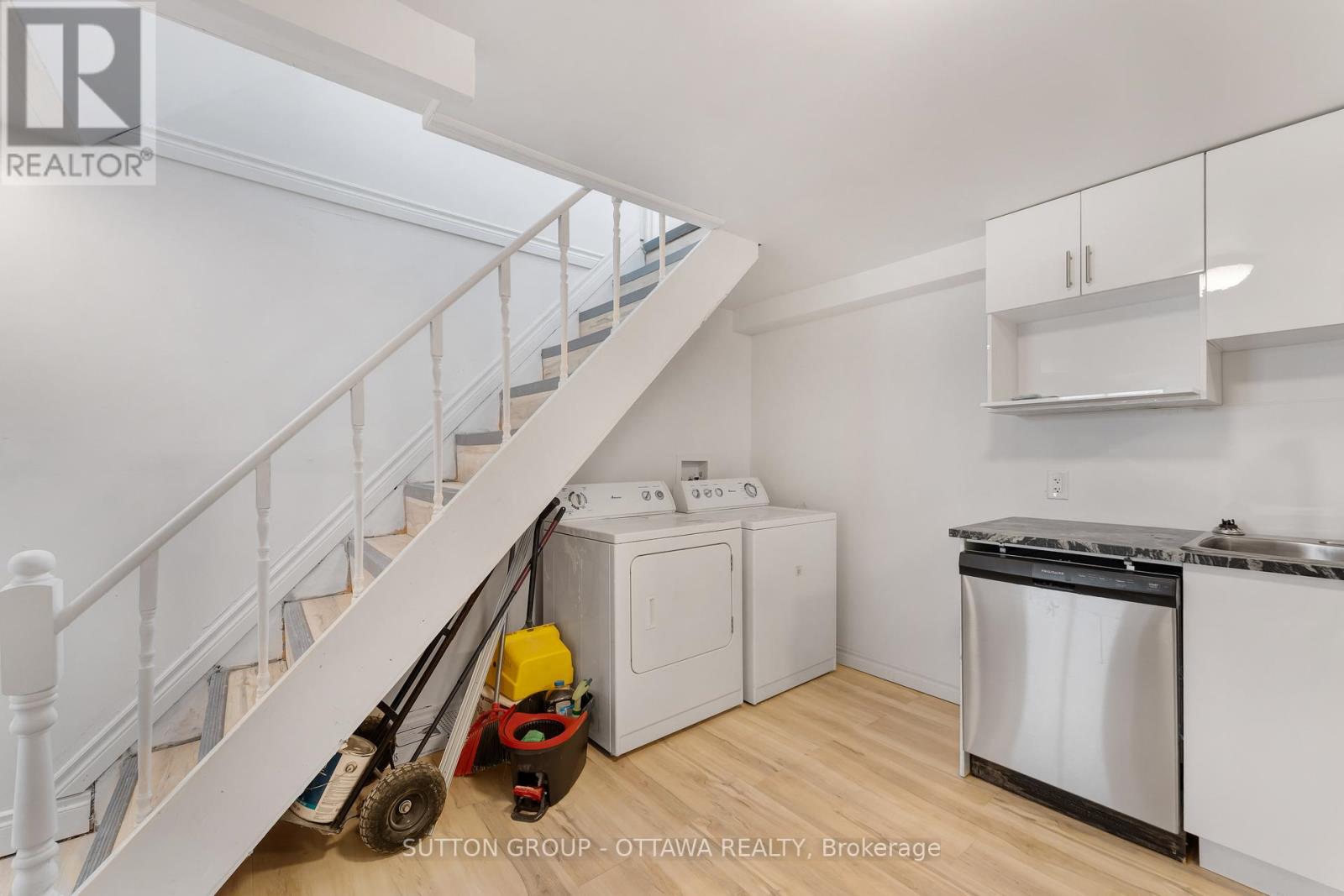 B - 20 Dundegan Drive, Ottawa, Ontario  K2L 1P8 - Photo 4 - X12567216