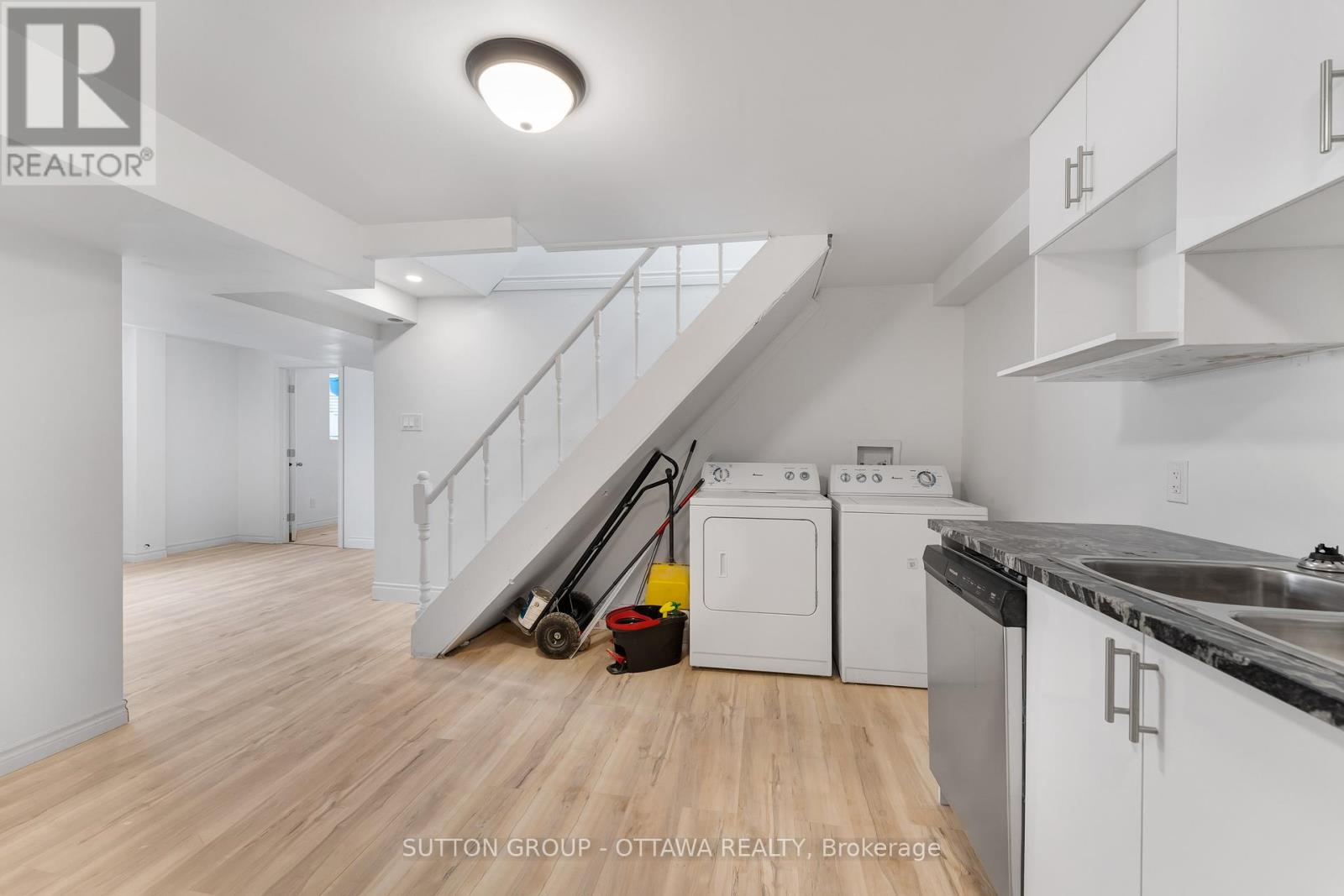 B - 20 Dundegan Drive, Ottawa, Ontario  K2L 1P8 - Photo 7 - X12567216