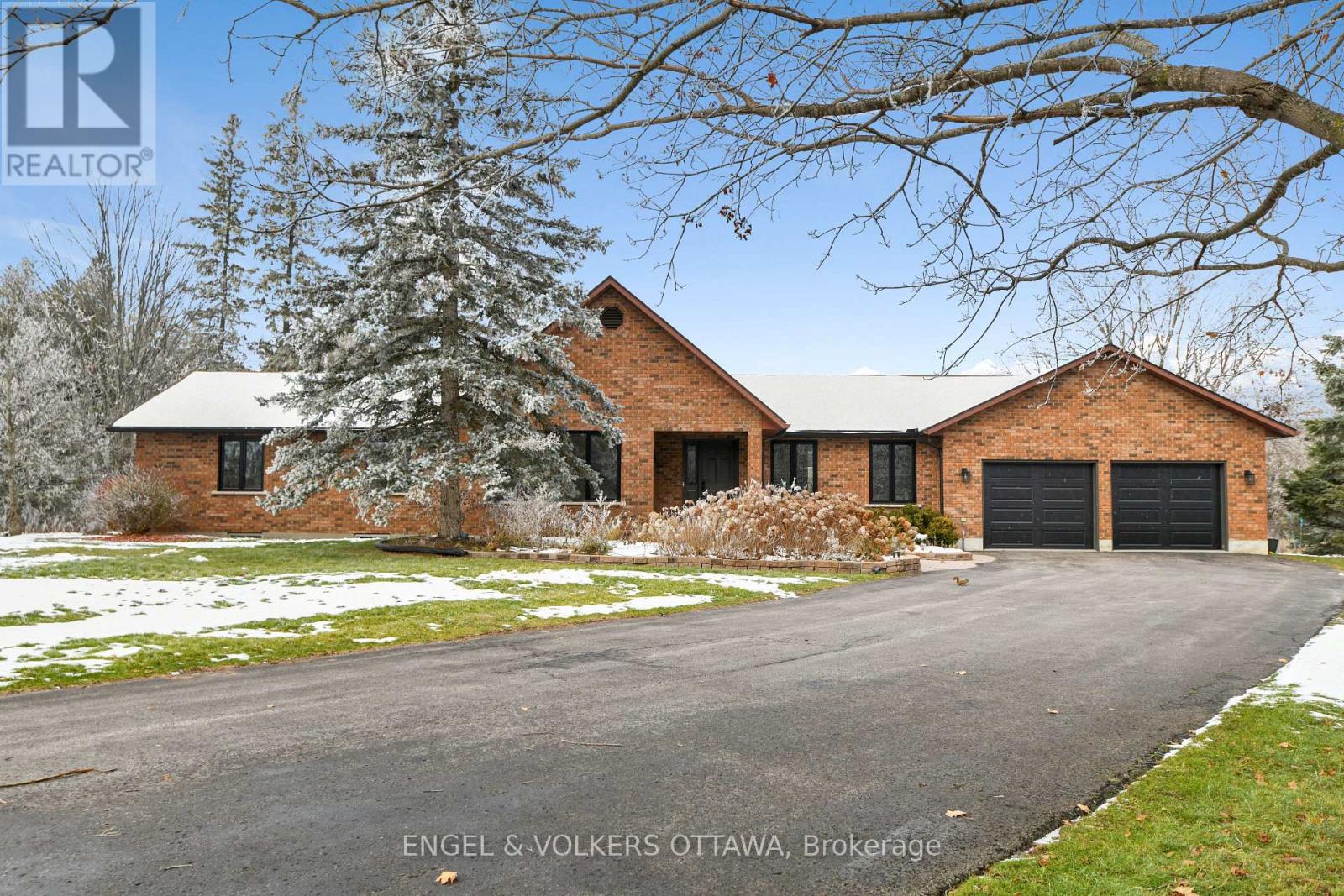 102 DELANEY DRIVE, Ottawa, Ontario