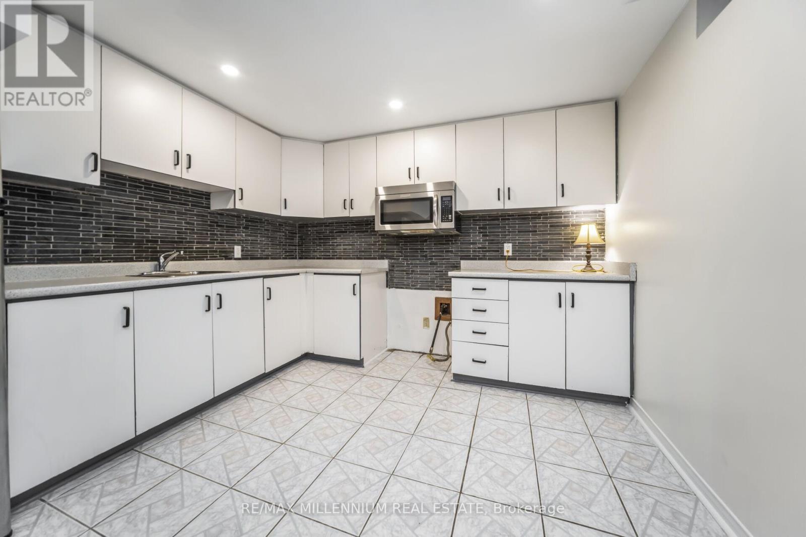 6881 Forest Park Drive, Mississauga, Ontario  L5N 6X7 - Photo 37 - W12461810