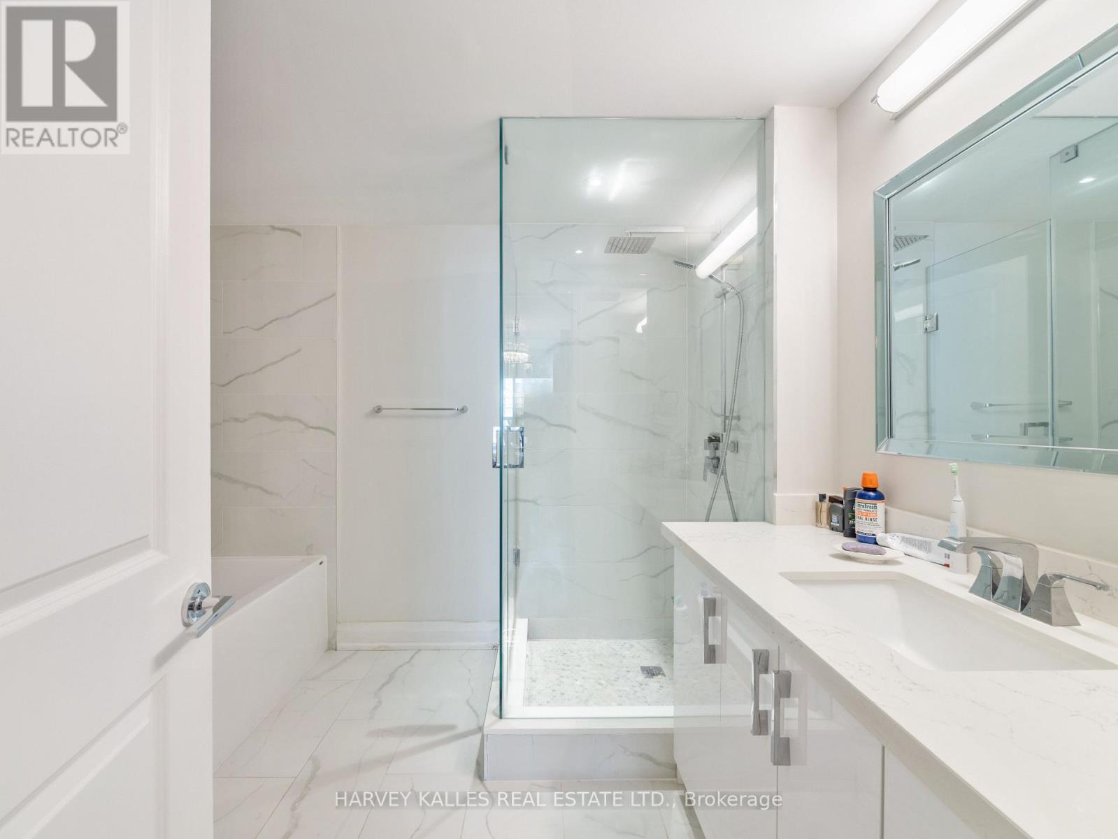 305 - 2511 Bloor Street W, Toronto, Ontario  M6S 5A6 - Photo 14 - W12566528