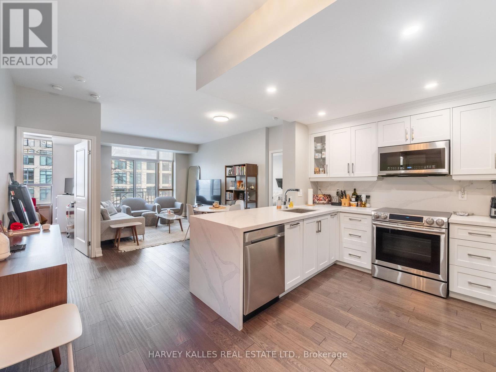 305 - 2511 Bloor Street W, Toronto, Ontario  M6S 5A6 - Photo 3 - W12566528