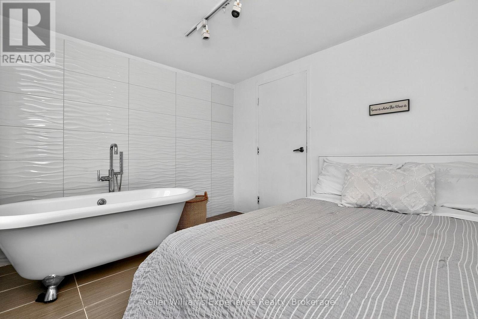 49 Mary Street, Barrie (City Centre), Ontario  L4N 1T2 - Photo 24 - S12567254