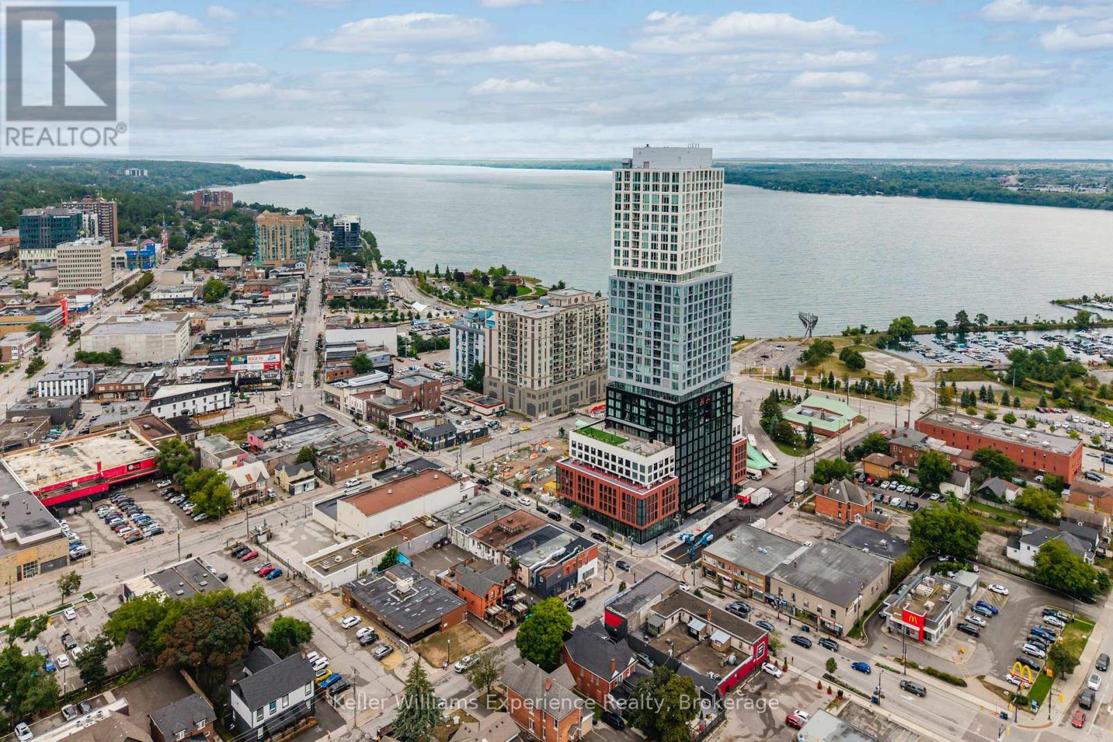 49 Mary Street, Barrie (City Centre), Ontario  L4N 1T2 - Photo 4 - S12567254