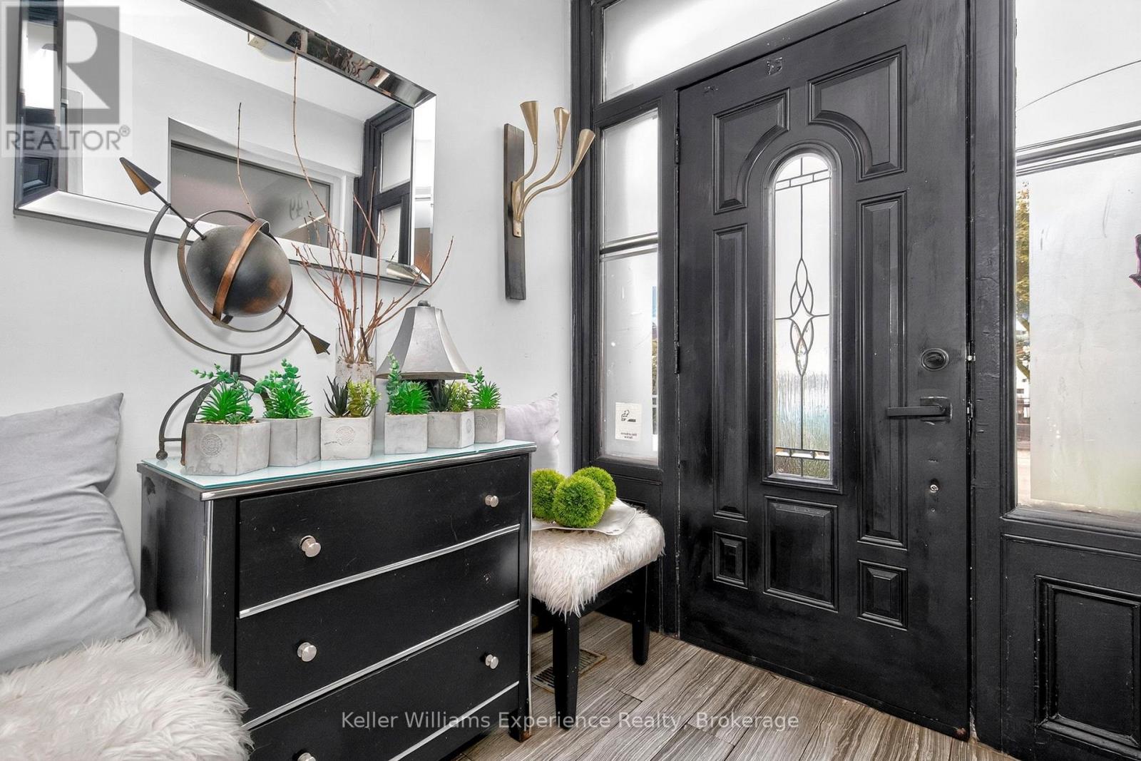 49 Mary Street, Barrie (City Centre), Ontario  L4N 1T2 - Photo 7 - S12567254