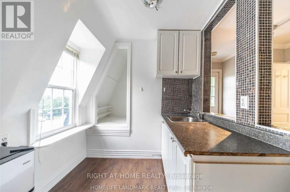 Unit 2 - 125 Steeles Avenue E, Toronto, Ontario  M2M 3Y5 - Photo 3 - C12567224