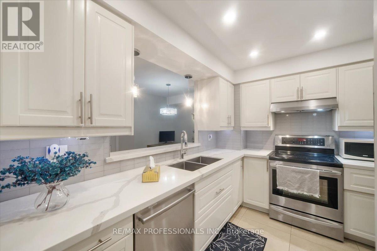 912 - 1700 Eglinton Avenue, Toronto, Ontario  M4A 2X4 - Photo 9 - C12567324