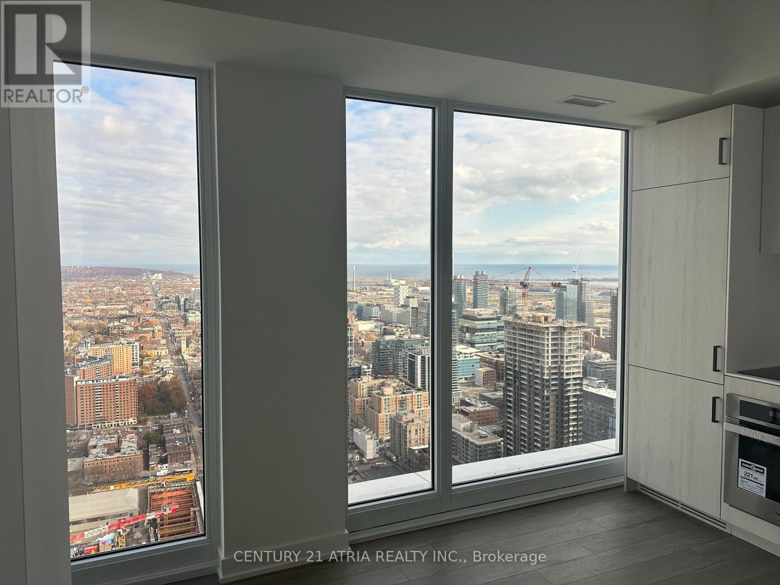 5702 - 88 Queen Street E, Toronto, Ontario  M5C 0B6 - Photo 8 - C12553654