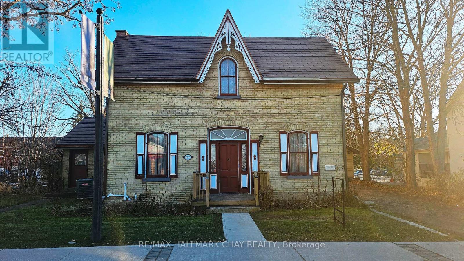 2207 King Road, King, Ontario L7B 1A6 - Photo 2 - N12557850