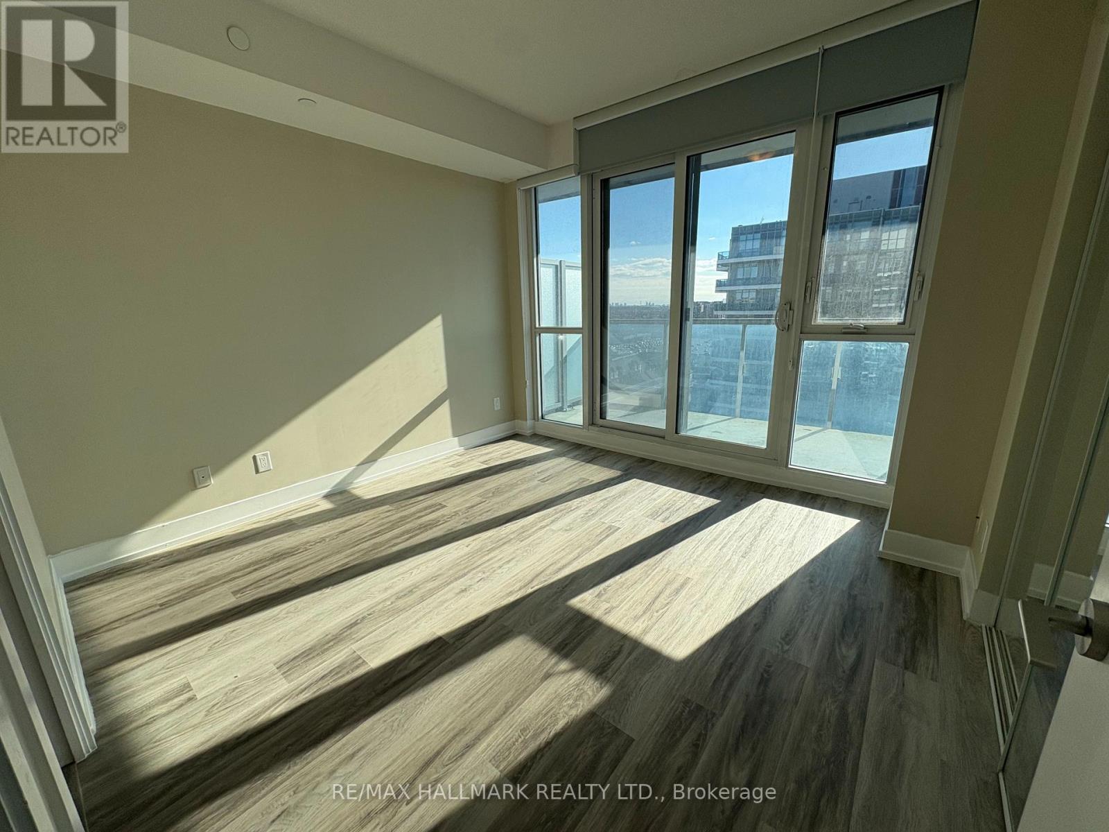 1610 - 9471 Yonge Street, Richmond Hill, Ontario  L4C 1V4 - Photo 10 - N12442601