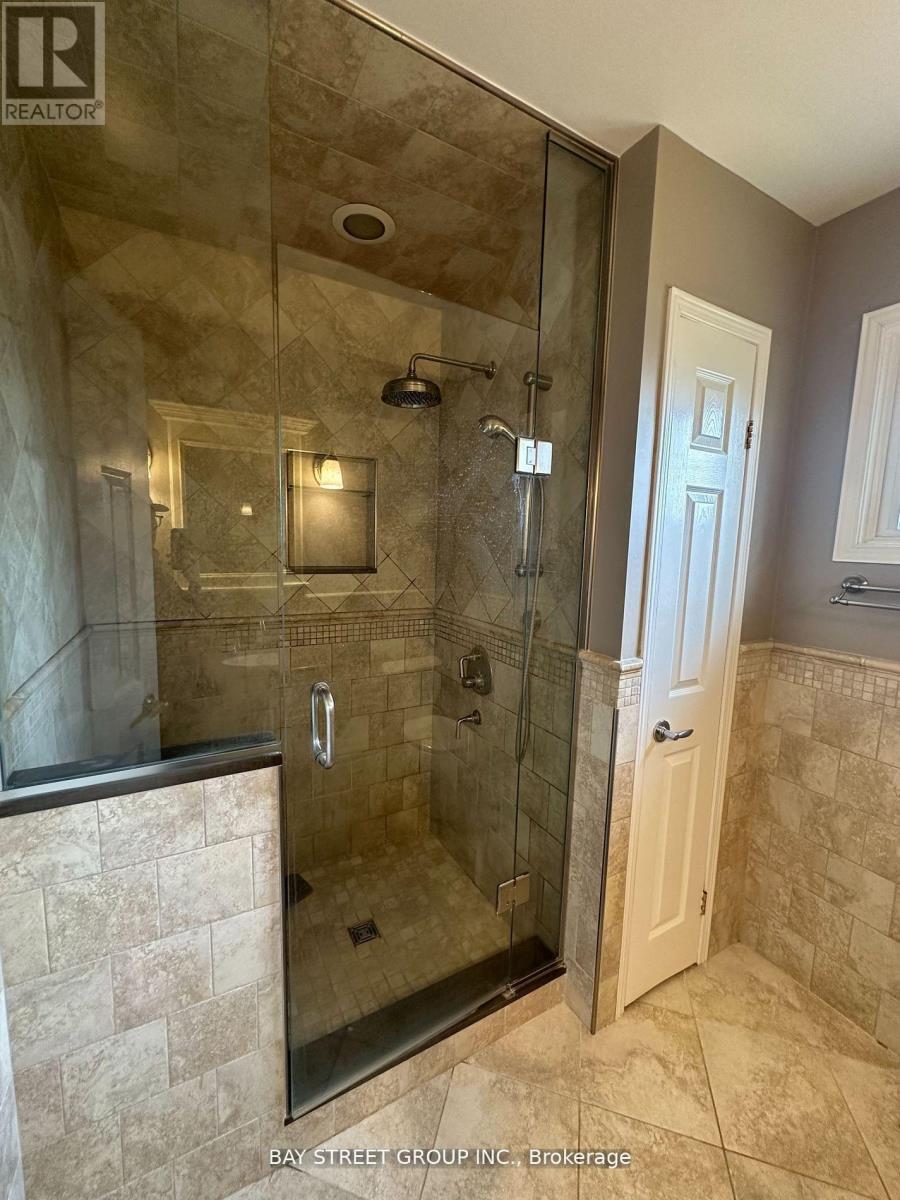 9 Chadburn Crescent, Aurora, Ontario  L4G 4T4 - Photo 17 - N12566266