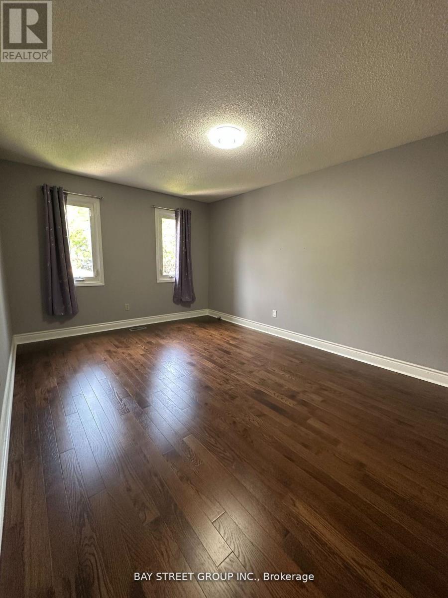 9 Chadburn Crescent, Aurora, Ontario  L4G 4T4 - Photo 13 - N12566266