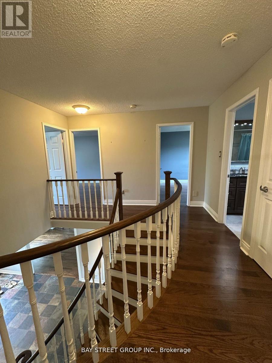 9 Chadburn Crescent, Aurora, Ontario  L4G 4T4 - Photo 10 - N12566266