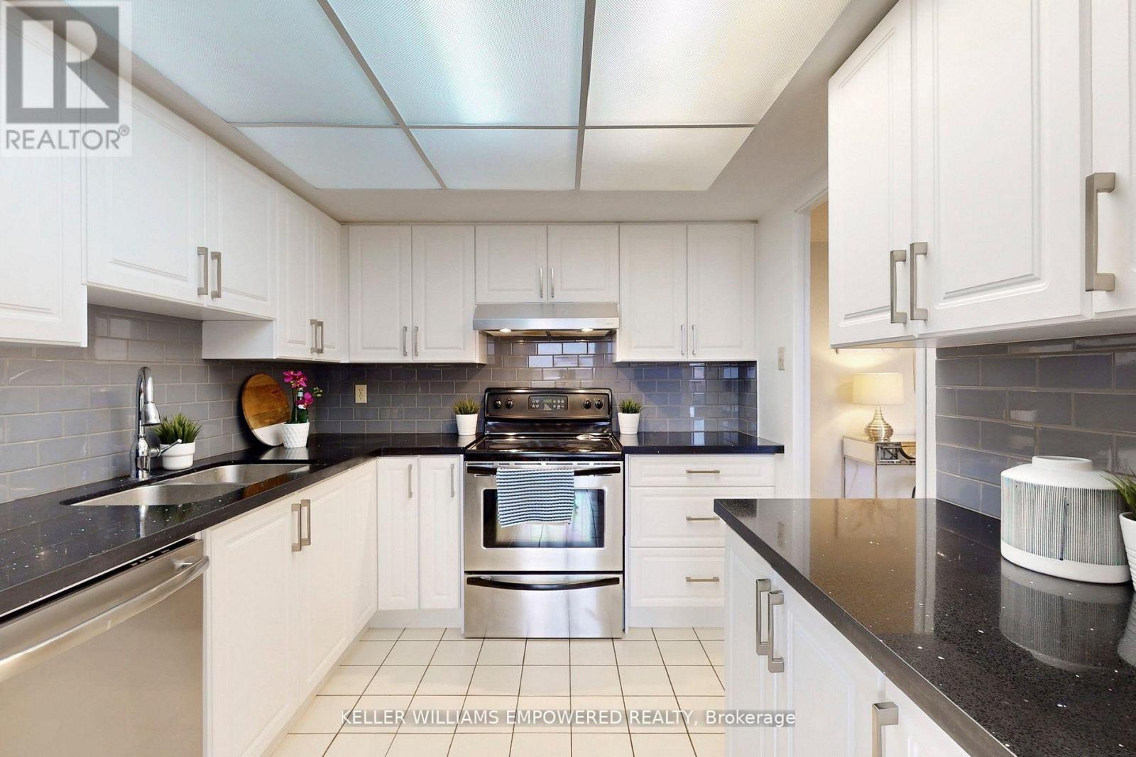 707 - 20 Harding Boulevard W, Richmond Hill, Ontario  L4C 9S4 - Photo 8 - N12567312