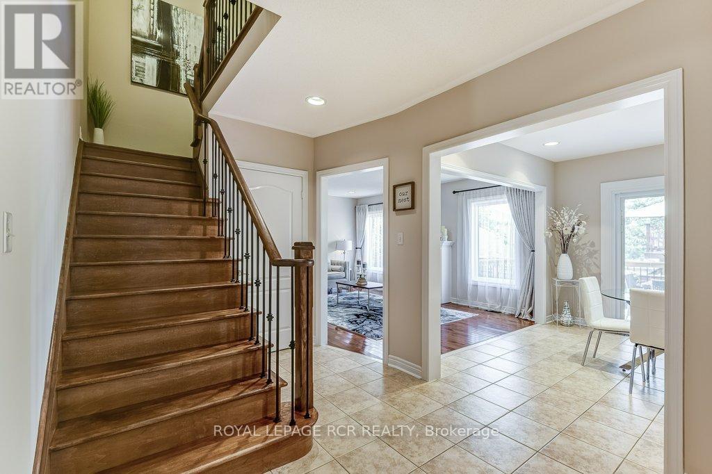 42 Mynden Way, Newmarket, Ontario L3X 3A8 - Photo 9 - N12567330