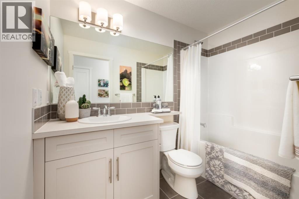 63 Creekside Path Sw, Calgary, Alberta  T2X 5V9 - Photo 18 - A2270443