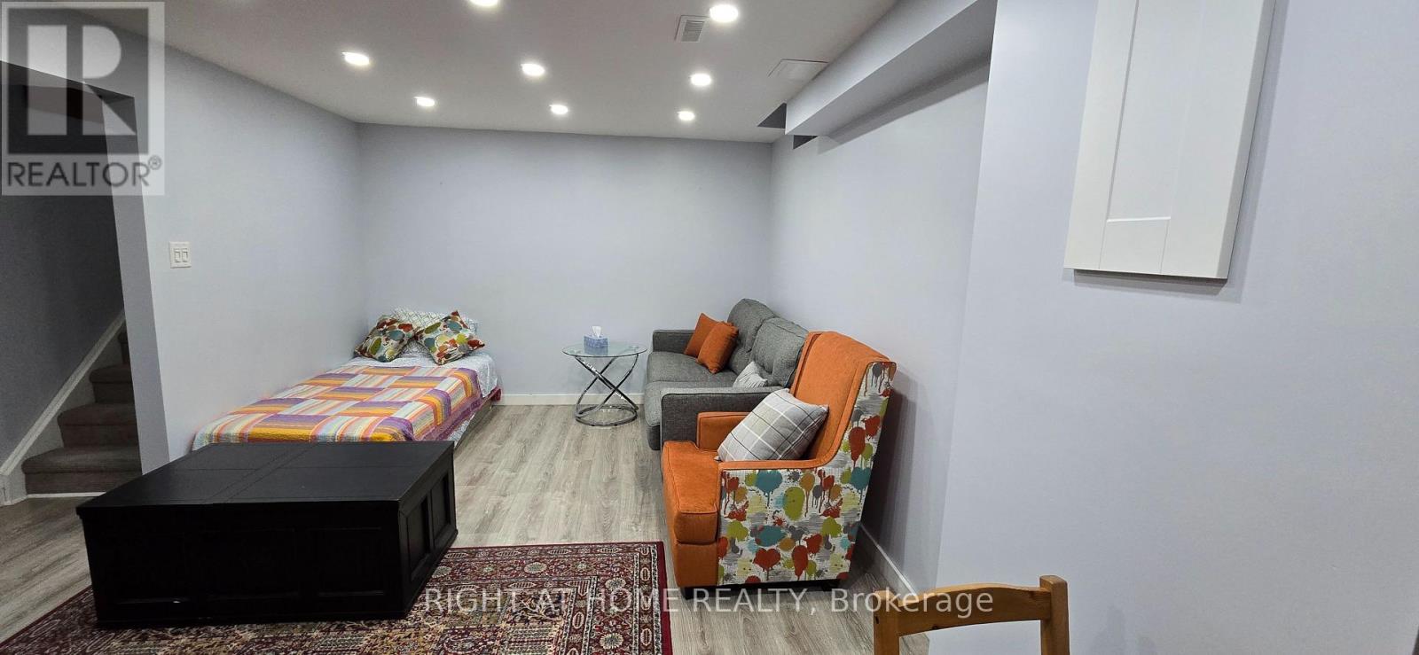 # 7 - 2655 Gananoque Drive, Mississauga, Ontario  L5N 3A6 - Photo 5 - W12562564