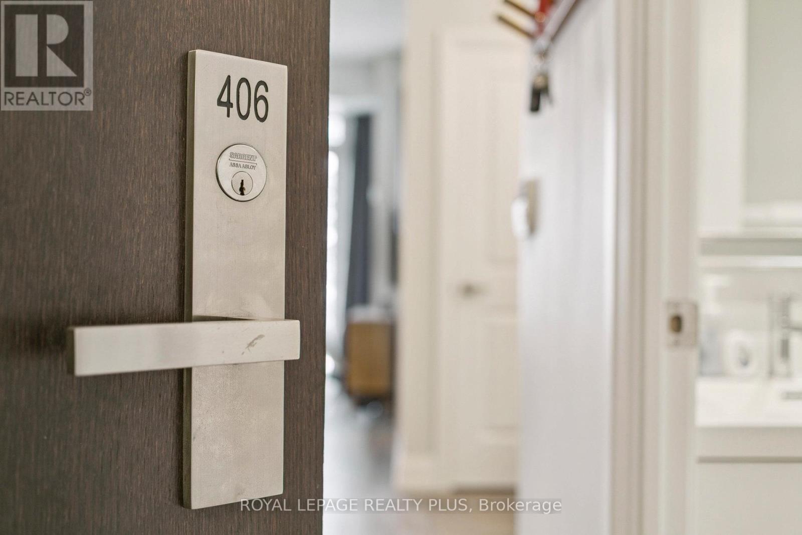 406 - 65 Speers Road, Oakville, Ontario  L6K 0J1 - Photo 2 - W12567276