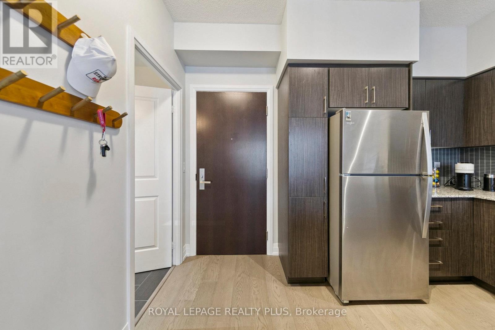 406 - 65 Speers Road, Oakville, Ontario  L6K 0J1 - Photo 3 - W12567276