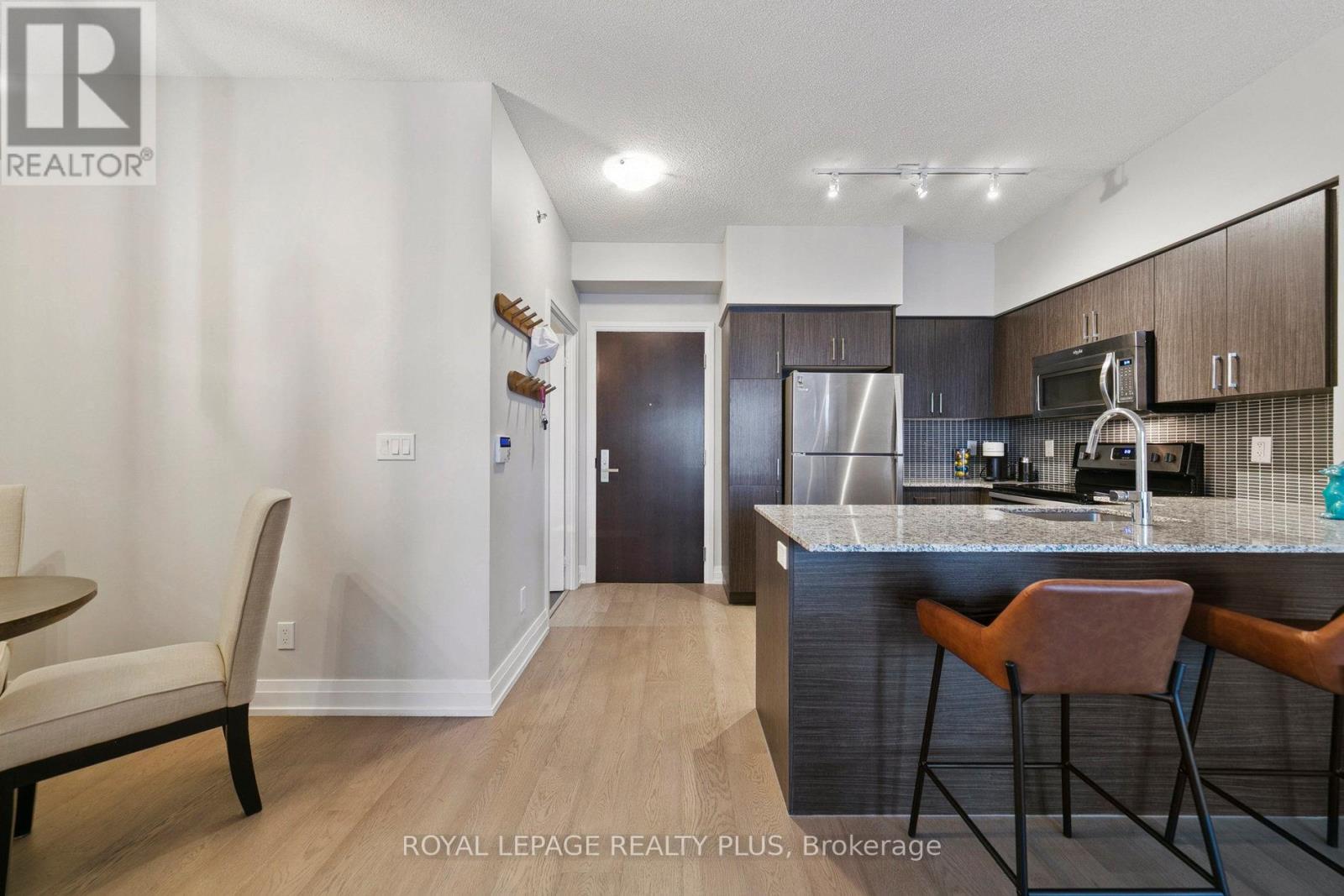 406 - 65 Speers Road, Oakville, Ontario  L6K 0J1 - Photo 9 - W12567276