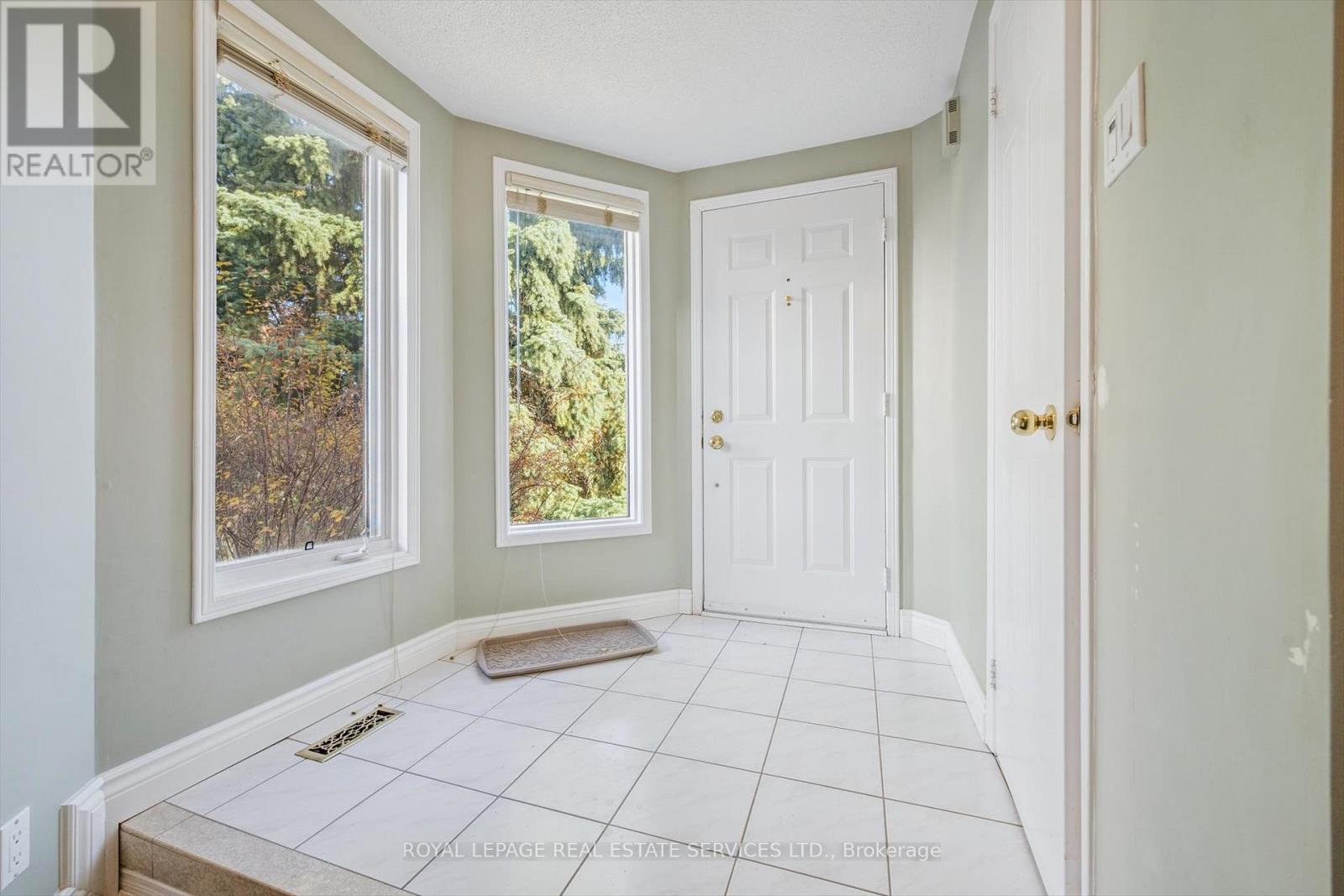 60 - 2350 Grand Ravine Drive, Oakville, Ontario  L6H 6E2 - Photo 5 - W12567282