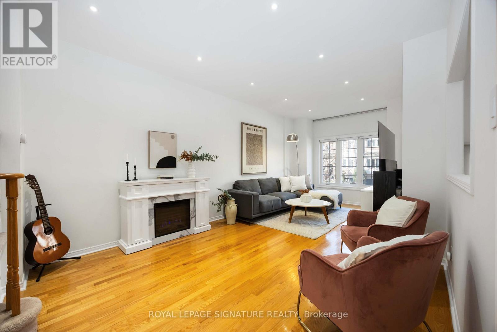 9 HARBOURVIEW CRESCENT, Toronto, Ontario