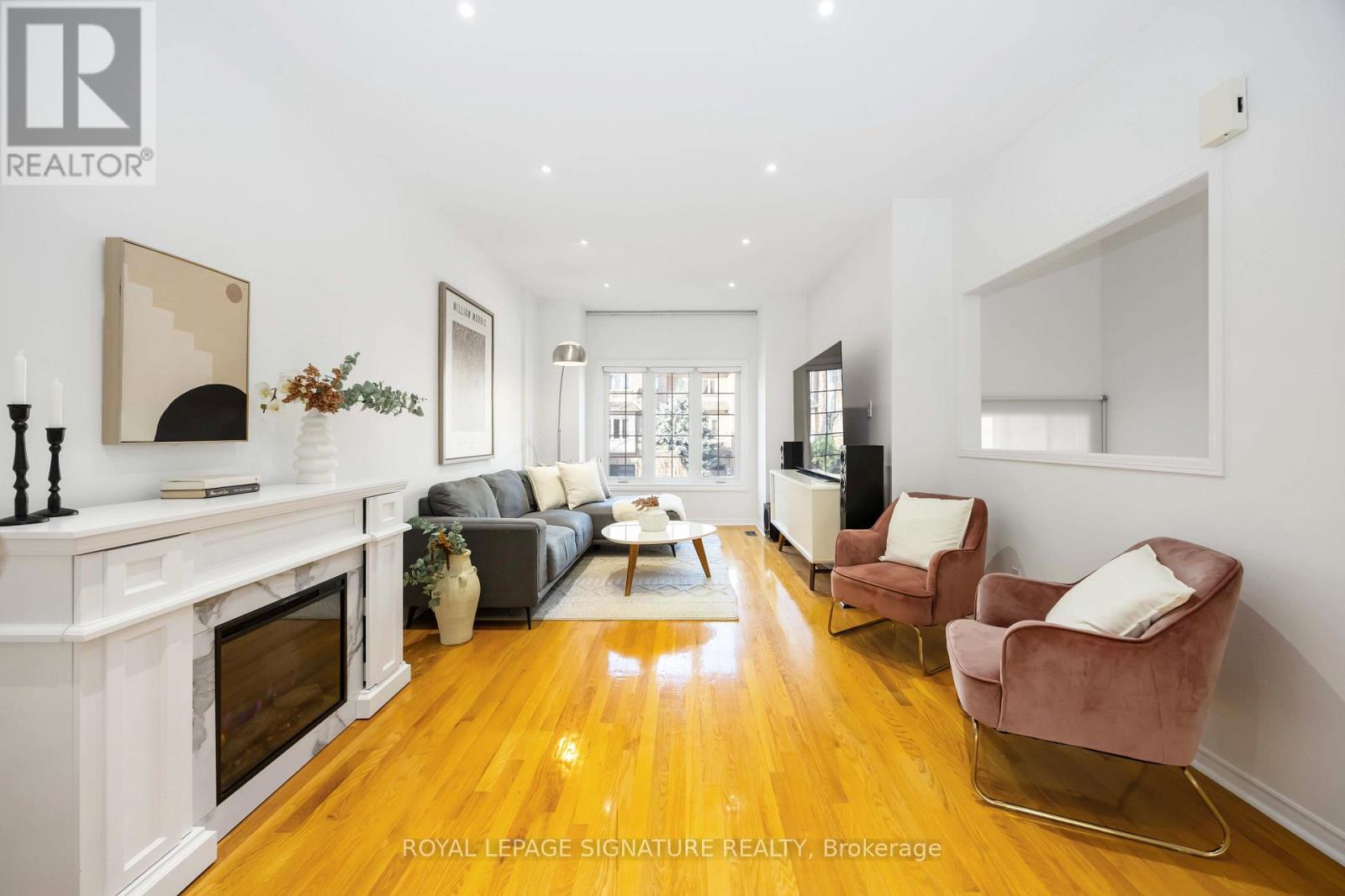 9 Harbourview Crescent, Toronto, Ontario  M8V 4A6 - Photo 2 - W12567306