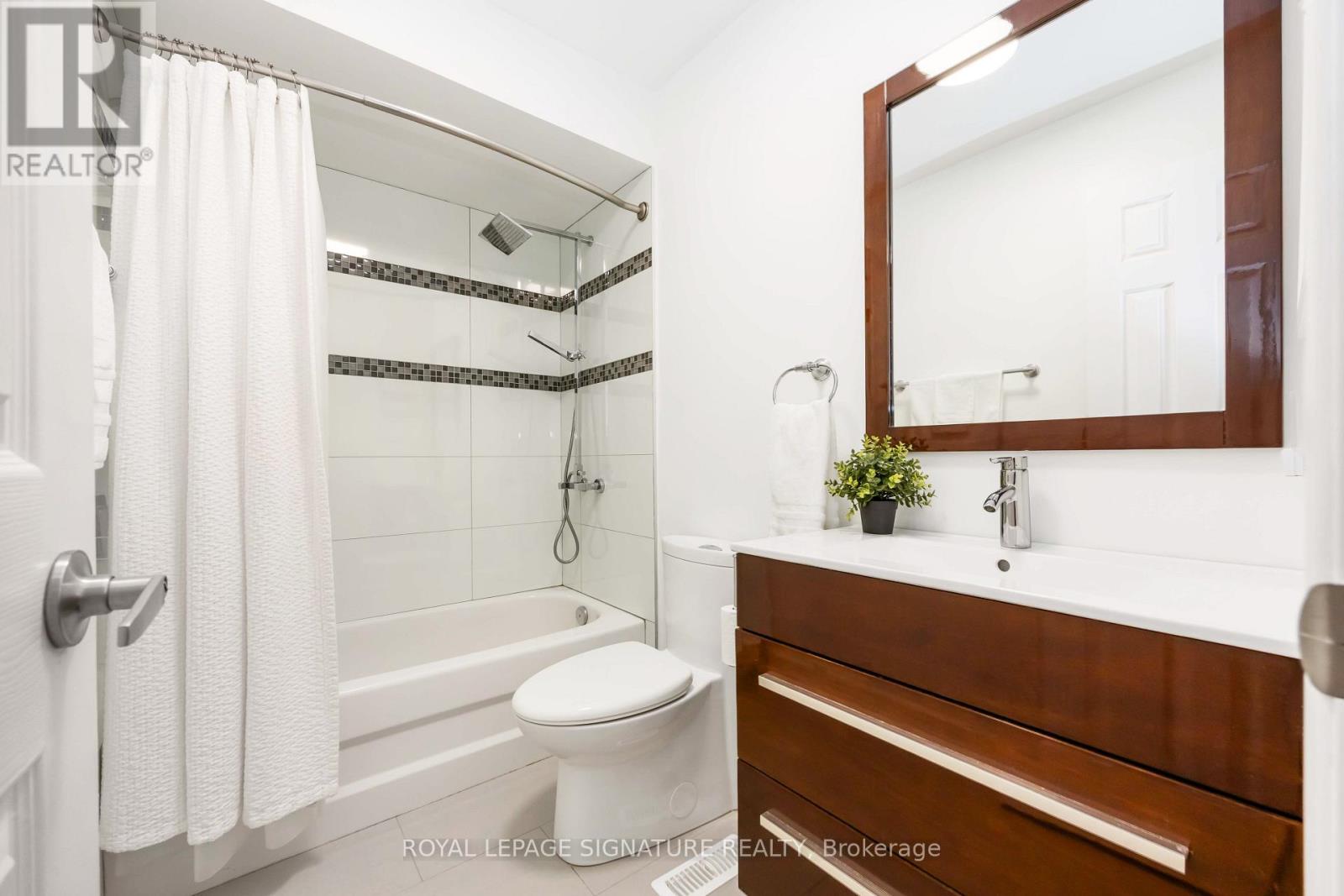 9 Harbourview Crescent, Toronto, Ontario  M8V 4A6 - Photo 24 - W12567306