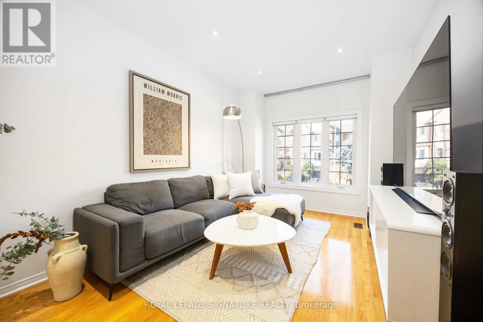 9 Harbourview Crescent, Toronto, Ontario  M8V 4A6 - Photo 3 - W12567306