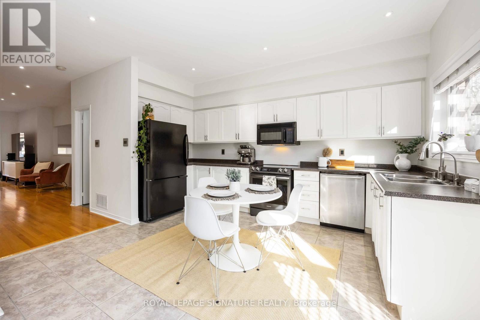 9 Harbourview Crescent, Toronto, Ontario  M8V 4A6 - Photo 8 - W12567306