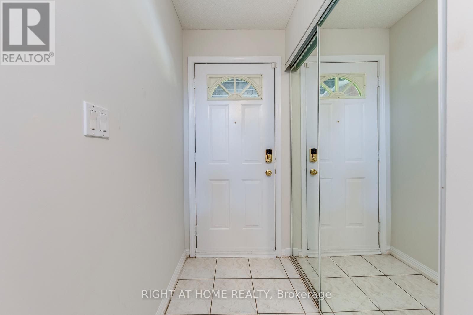 14 - 4991 Rathkeale Road, Mississauga, Ontario  L5V 2G9 - Photo 3 - W12567310