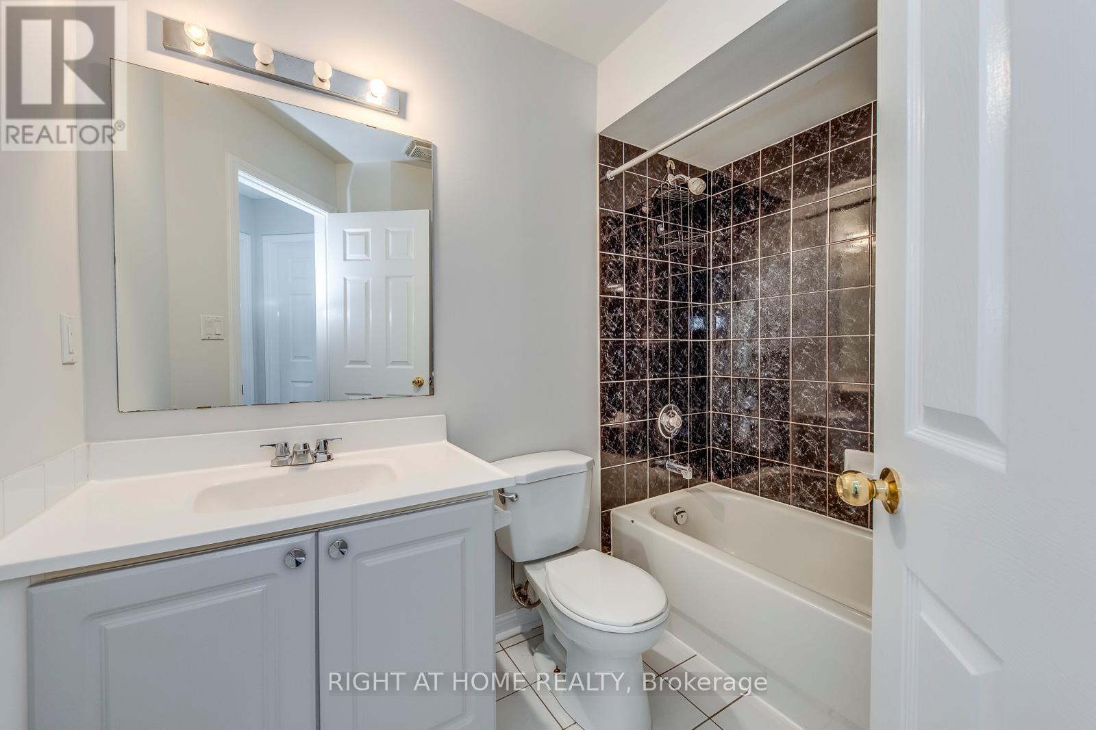 14 - 4991 Rathkeale Road, Mississauga, Ontario  L5V 2G9 - Photo 34 - W12567310