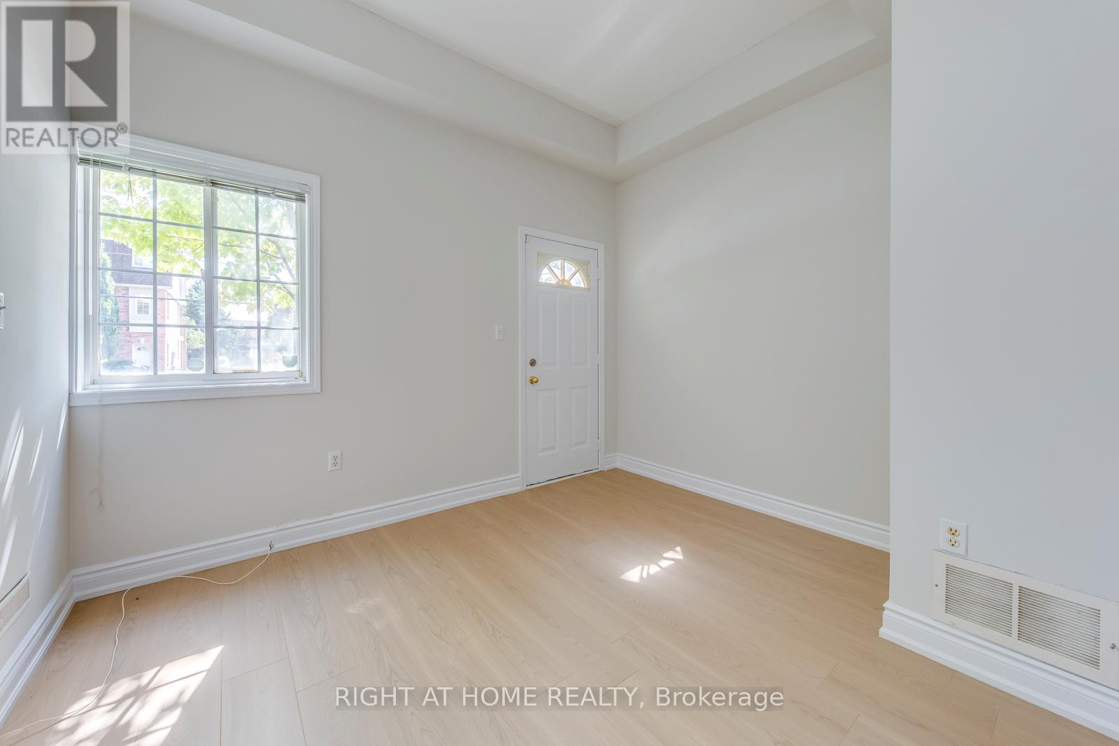 14 - 4991 Rathkeale Road, Mississauga, Ontario  L5V 2G9 - Photo 5 - W12567310