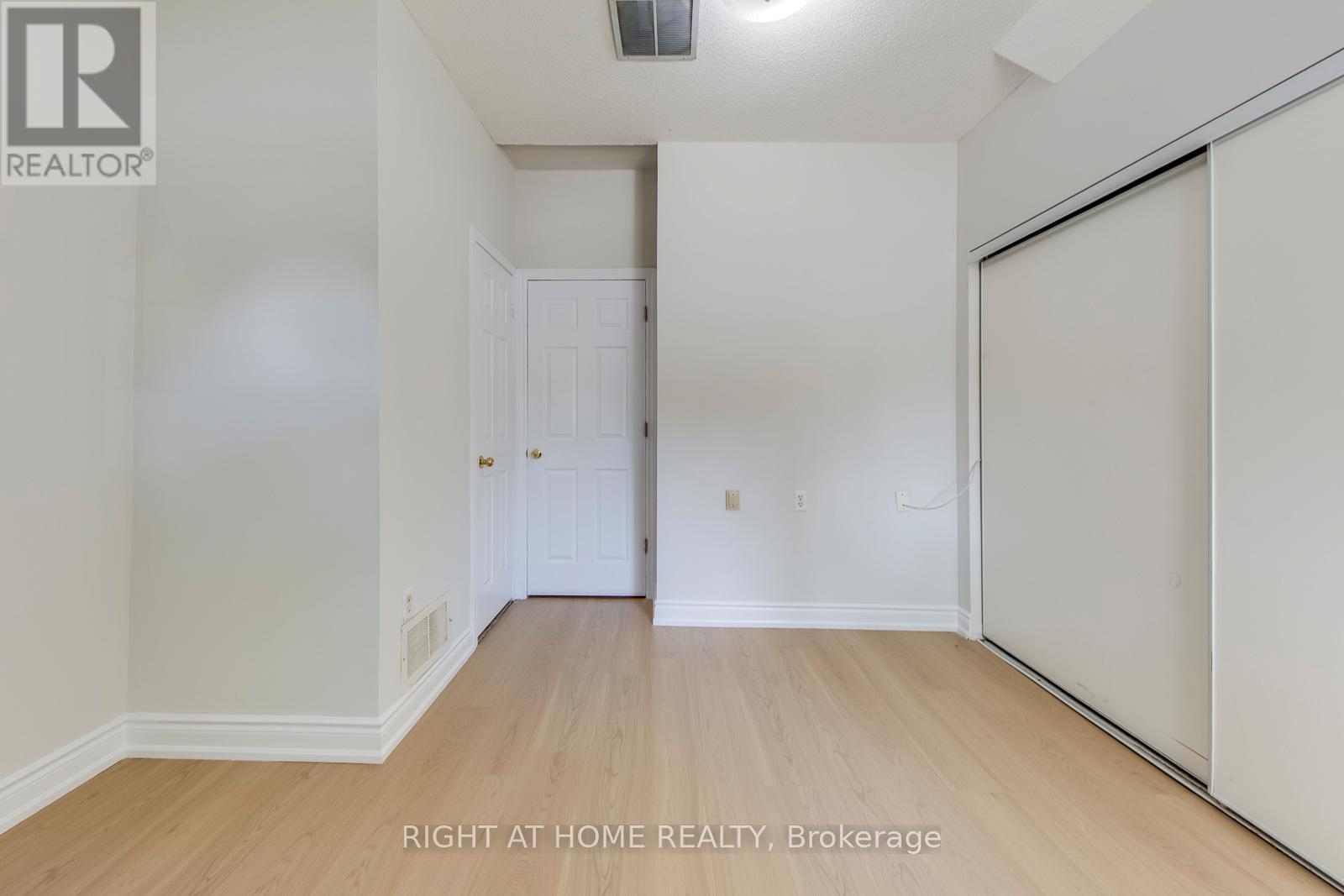 14 - 4991 Rathkeale Road, Mississauga, Ontario  L5V 2G9 - Photo 6 - W12567310