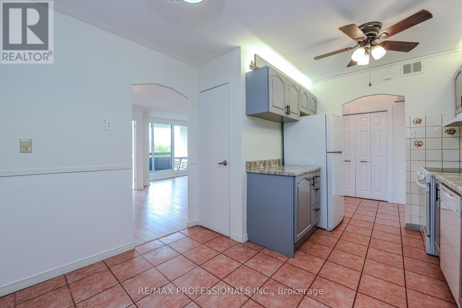 302 - 362 The East Mall, Toronto, Ontario  M9B 6C4 - Photo 10 - W12567328