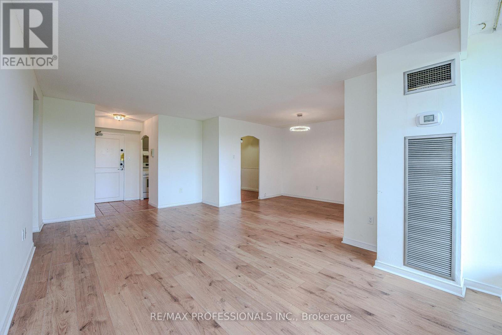 302 - 362 The East Mall, Toronto, Ontario  M9B 6C4 - Photo 12 - W12567328