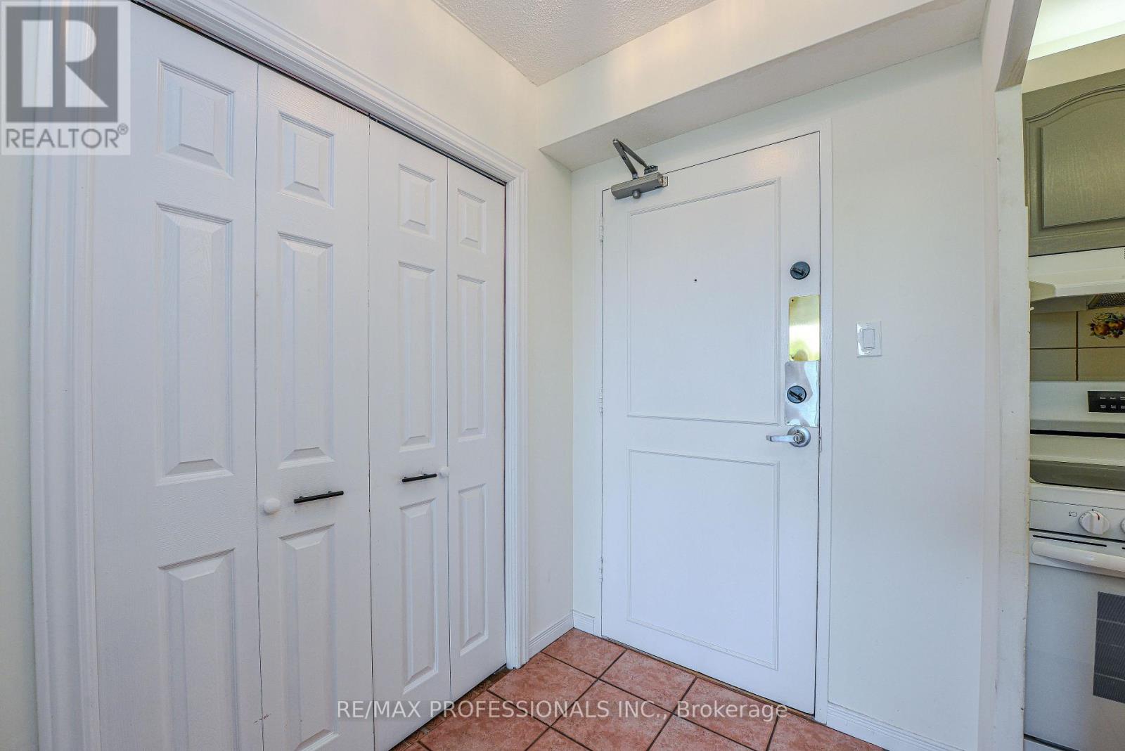 302 - 362 The East Mall, Toronto, Ontario  M9B 6C4 - Photo 24 - W12567328