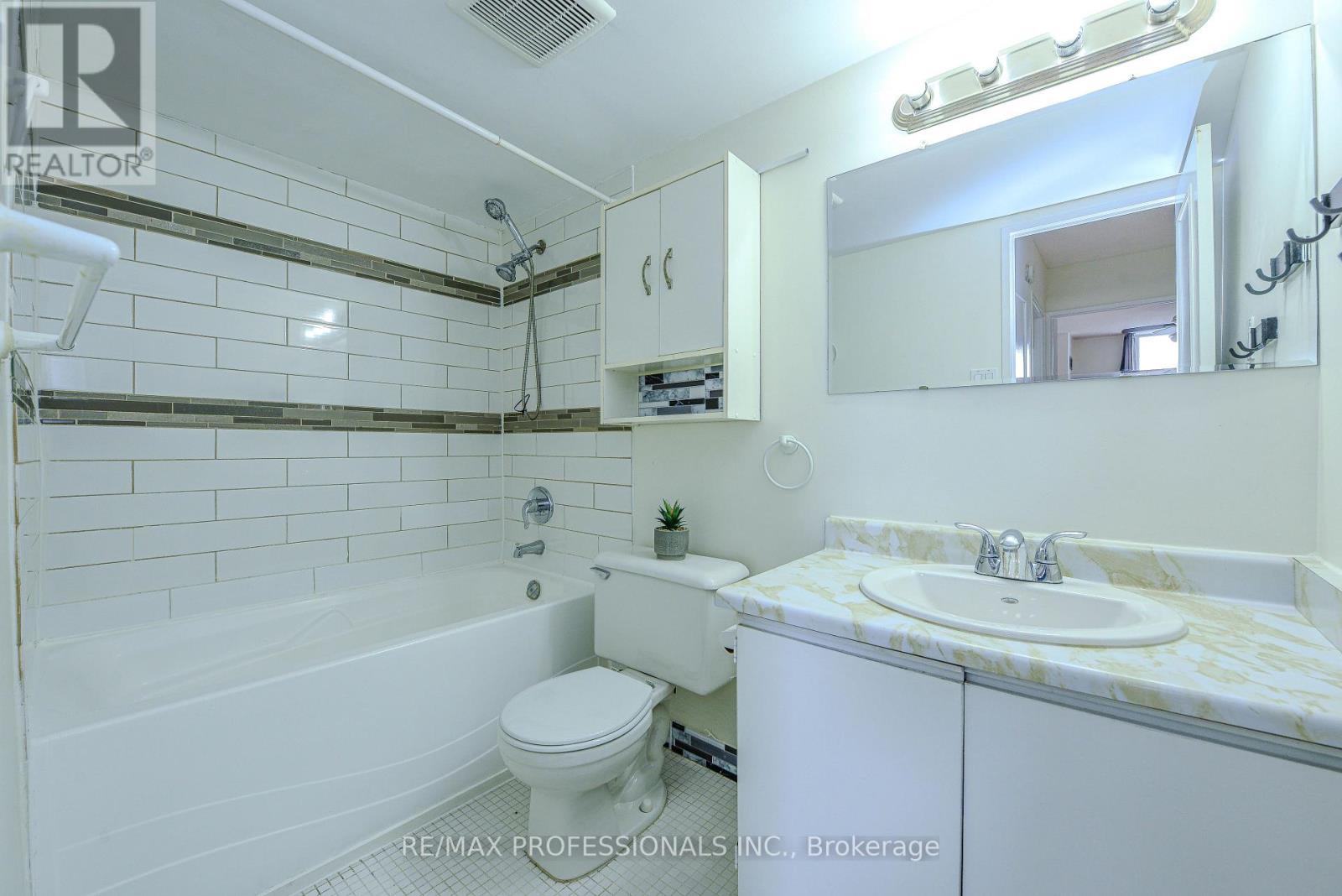 302 - 362 The East Mall, Toronto, Ontario  M9B 6C4 - Photo 30 - W12567328