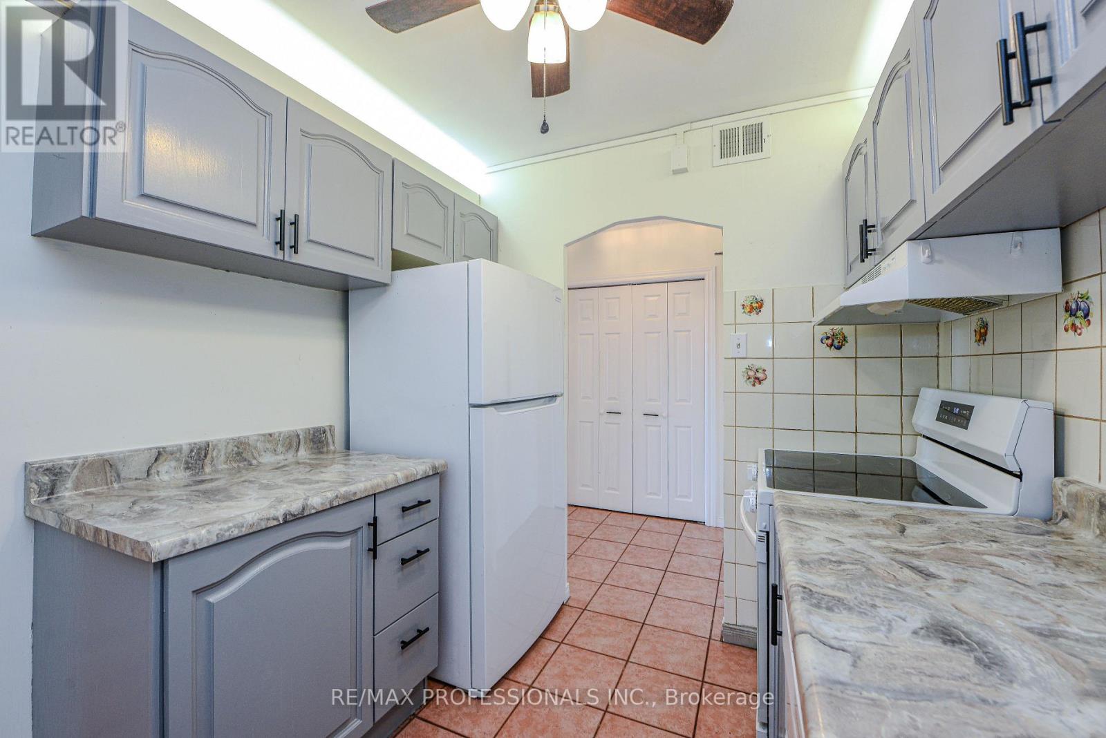 302 - 362 The East Mall, Toronto, Ontario  M9B 6C4 - Photo 7 - W12567328