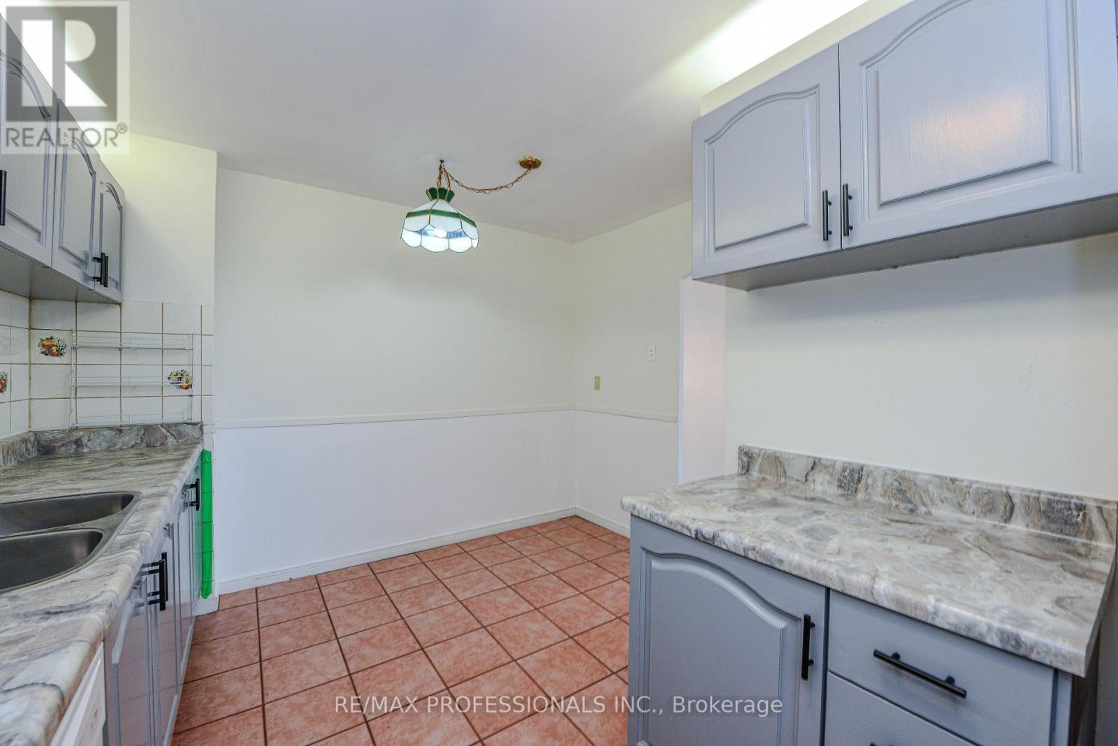 302 - 362 The East Mall, Toronto, Ontario  M9B 6C4 - Photo 9 - W12567328